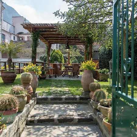 Bed & Breakfast La Casa Nel Giardino 4*